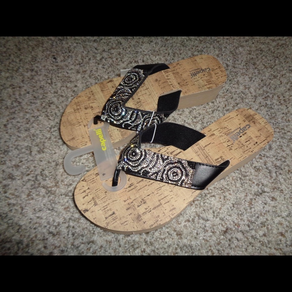 NWT Capelli size 9 flip flops